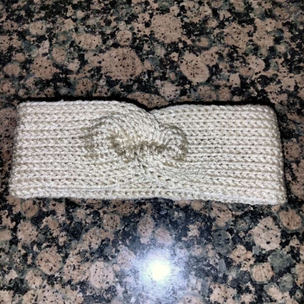 Knitted child headband NWOT